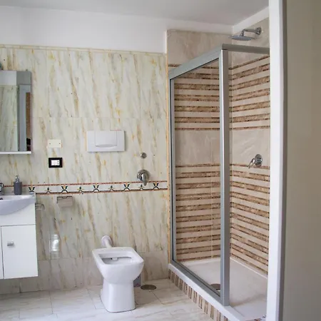 Pisacane Family Alojamento de Acomodação e Pequeno-almoço 3*