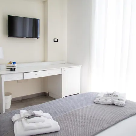 Alojamento de Acomodação e Pequeno-almoço Pisacane Family 3*